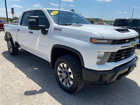 Used 2024 Chevrolet Silverado 2500 Custom w/ Custom Convenience Package AWD/4WD image 8
