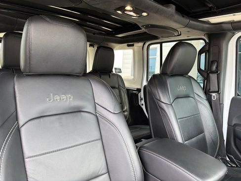 Used 2019 Jeep Wrangler Unlimited Sahara w/ Quick Order Package 24M Moab image 31