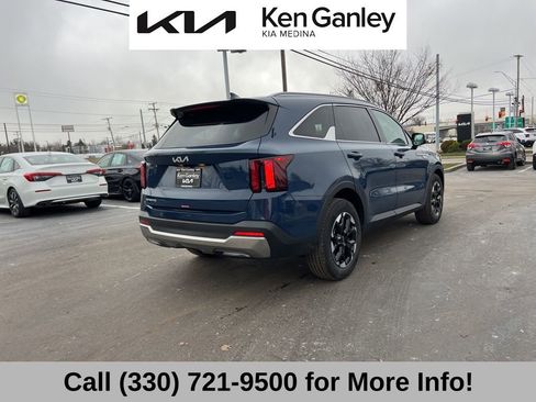 Certified 2025 Kia Sorento S w/ Panoramic Sunroof Package image 9