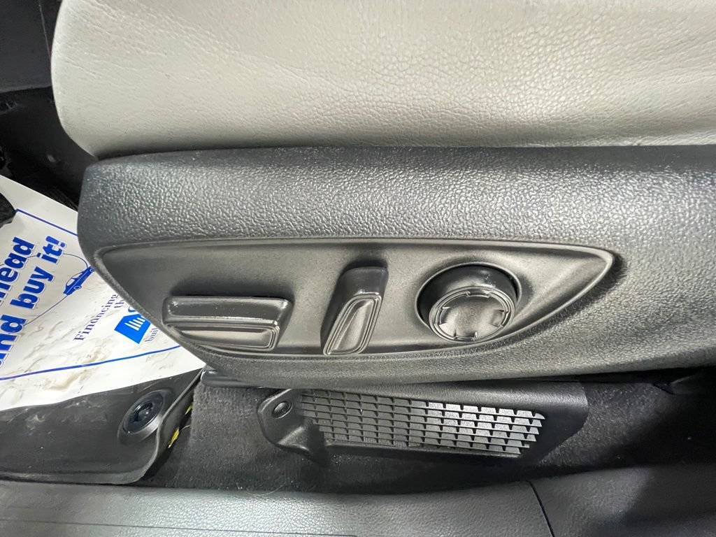 Used 2023 Toyota Sienna XLE FWD image 17