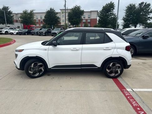Used 2024 Hyundai Venue Limited FWD image 5