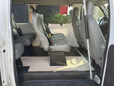 Used 2009 Ford E-350 and Econoline 350 Extended Super Duty RWD image 10