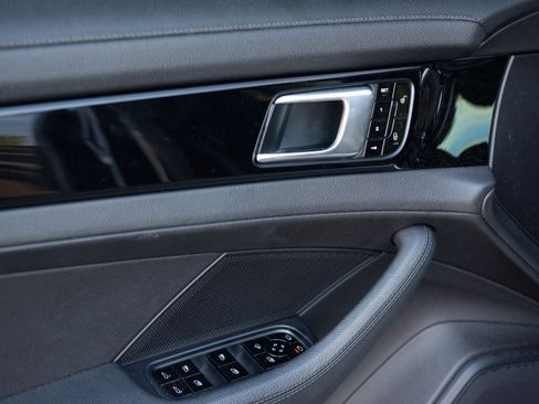 Certified 2017 Porsche Panamera image 13