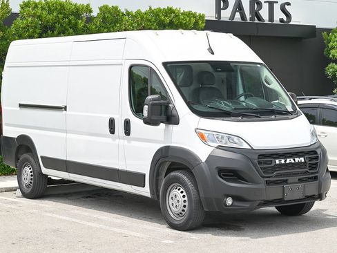 Used 2025 RAM ProMaster 3500 w/ Convenience Group FWD image 2
