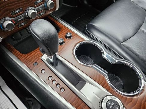 Used 2020 Nissan Pathfinder Platinum image 27