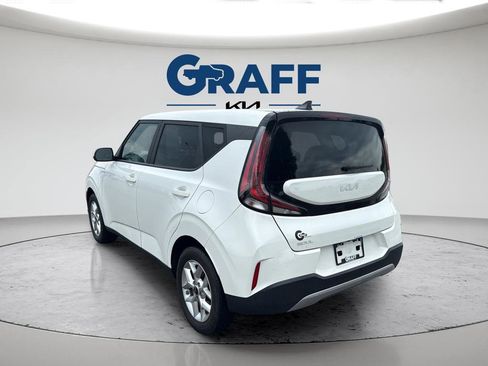 Used 2024 Kia Soul LX w/ Option Group 015 FWD image 5