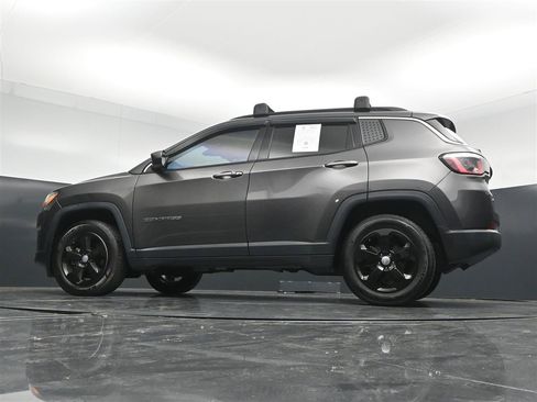 Used 2019 Jeep Compass Latitude AWD/4WD image 35