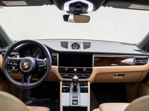 Certified 2023 Porsche Macan image 11