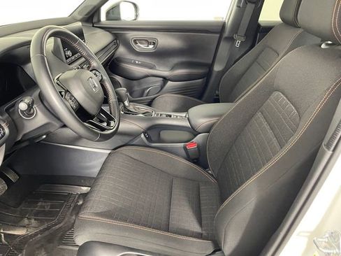 Certified 2025 Honda HR-V Sport image 2