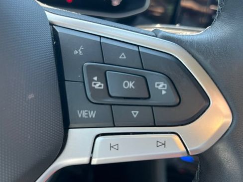Used 2025 Volkswagen Jetta SE FWD image 24