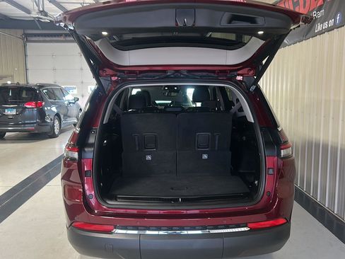 Used 2022 Jeep Grand Cherokee L Limited image 9