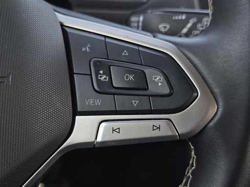 Used 2024 Volkswagen Tiguan SE image 13