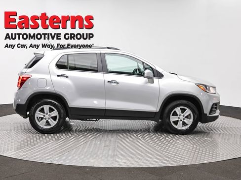 Used 2018 Chevrolet Trax LT w/ LT Convenience Package image 4