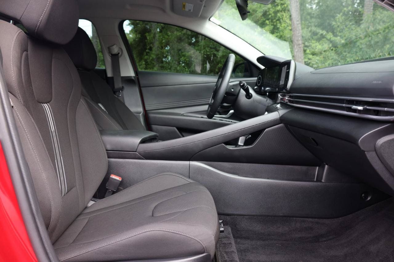Used 2024 Hyundai Elantra SEL w/ Convenience Package FWD image 19