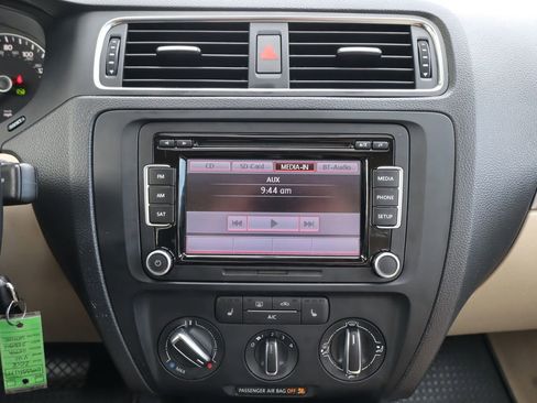 Used 2013 Volkswagen Jetta SE FWD image 34