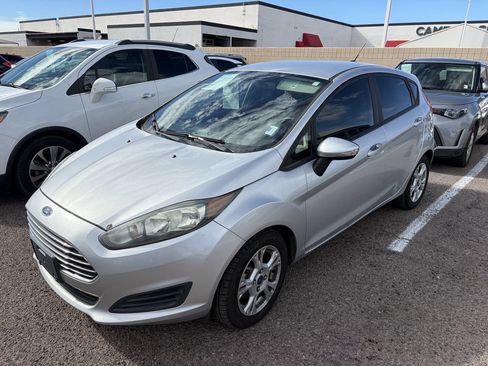Used 2015 Ford Fiesta SE FWD image 4