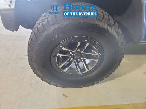 Used 2025 Jeep Wrangler Unlimited Rubicon AWD/4WD image 4