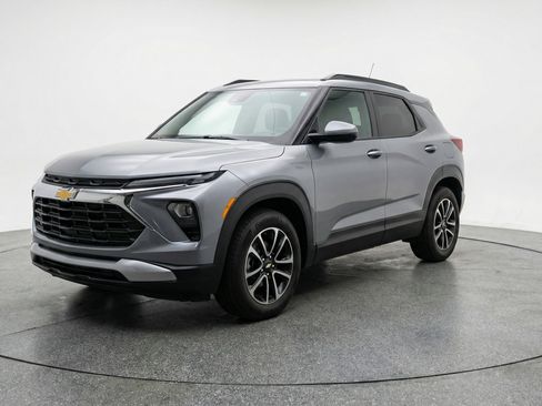 Used 2025 Chevrolet TrailBlazer LT FWD image 3