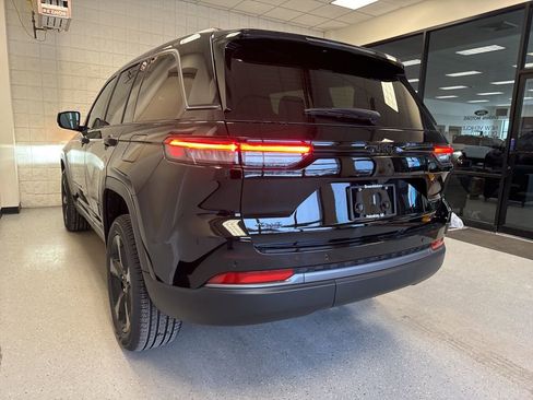 New 2026 Jeep Grand Cherokee Limited AWD/4WD image 17