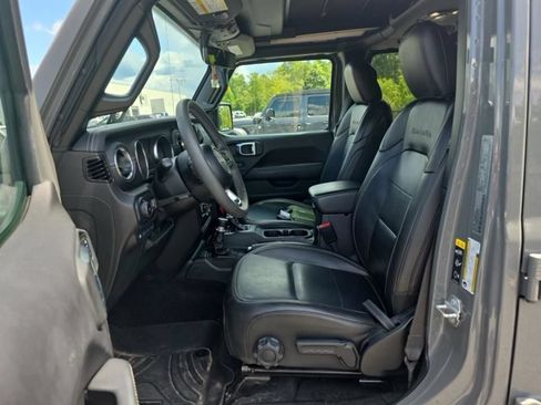 Used 2023 Jeep Wrangler Unlimited Sahara AWD/4WD image 5