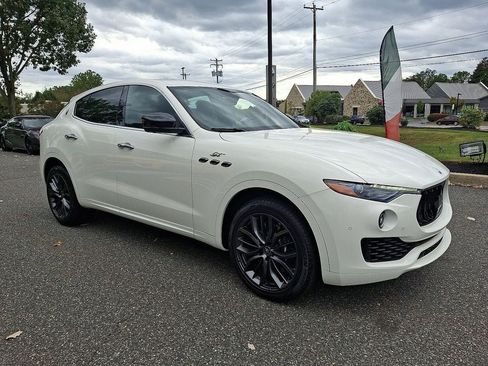 Used 2024 Maserati Levante GT Ultima AWD/4WD image 23