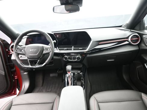 Used 2025 Chevrolet Trax RS w/ Sunroof Package image 25