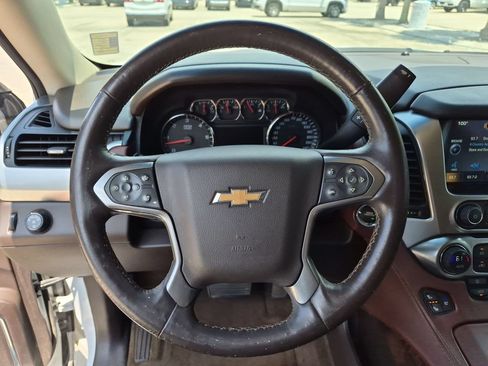 Used 2015 Chevrolet Suburban LTZ RWD image 11