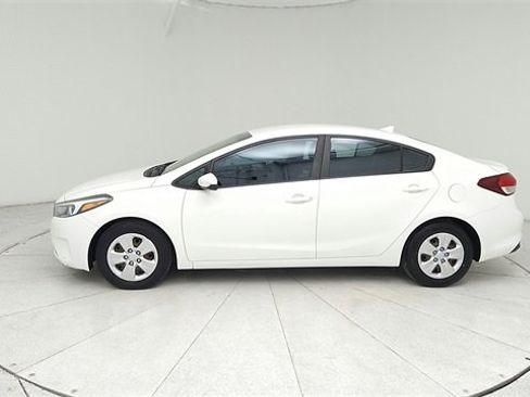 Used 2017 Kia Forte LX image 8