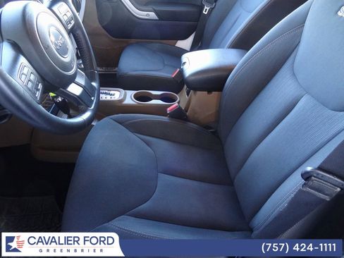 Used 2016 Jeep Wrangler Unlimited Sahara w/ Connectivity Group image 9