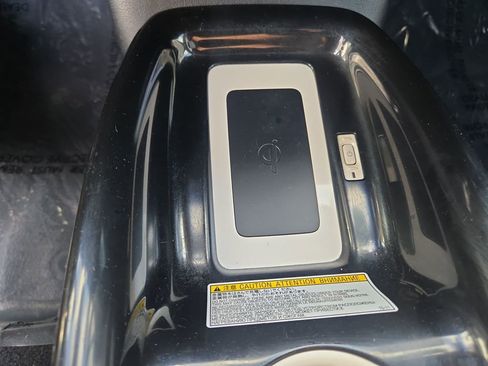 Used 2018 Toyota Prius Three image 20