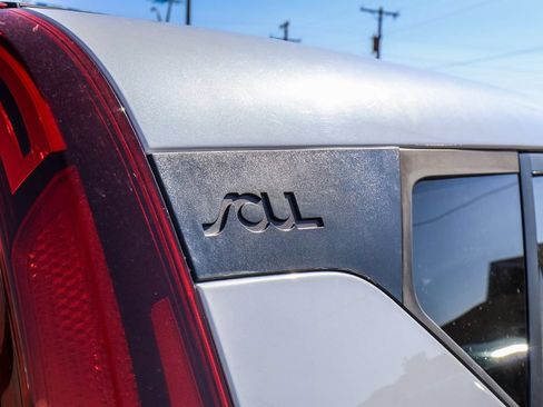 Used 2022 Kia Soul LX w/ Technology Package FWD image 10