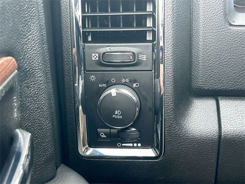 Used 2017 RAM 1500 Laramie w/ Convenience Group image 18