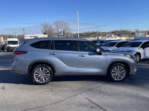 Used 2022 Toyota Highlander Platinum image 8