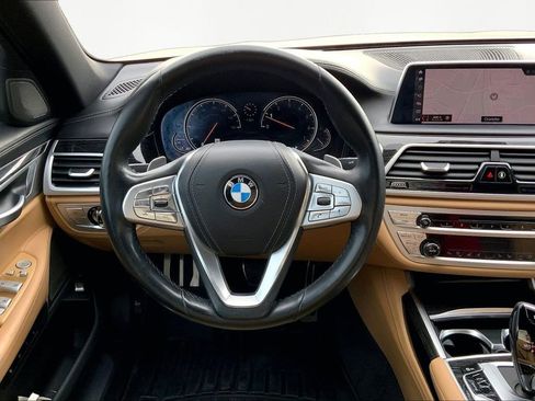 Used 2019 BMW 740i w/ Executive Package image 8