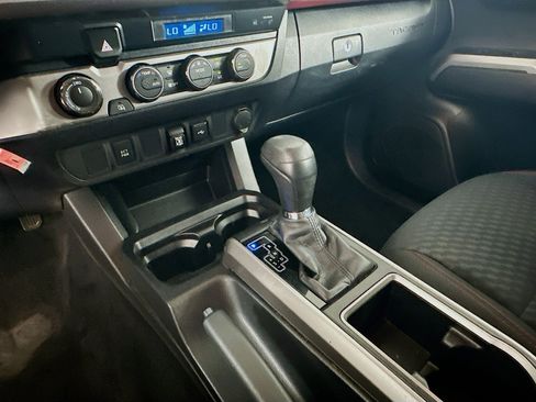 Used 2021 Toyota Tacoma SR5 AWD/4WD image 23
