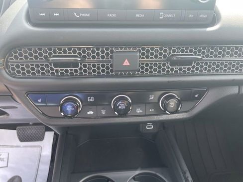 Certified 2025 Honda HR-V Sport image 19