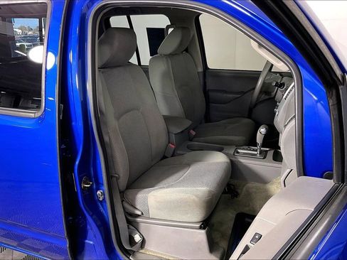 Used 2015 Nissan Frontier SV image 10