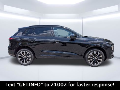 New 2026 Audi Q3 quattro 2.0T AWD/4WD image 2
