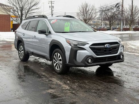 Used 2025 Subaru Outback Premium w/ Popular Package #1A image 3
