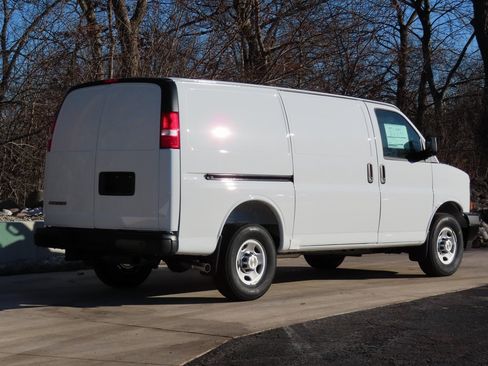 New 2025 Chevrolet Express 2500 Work Van w/ Safety Package image 3