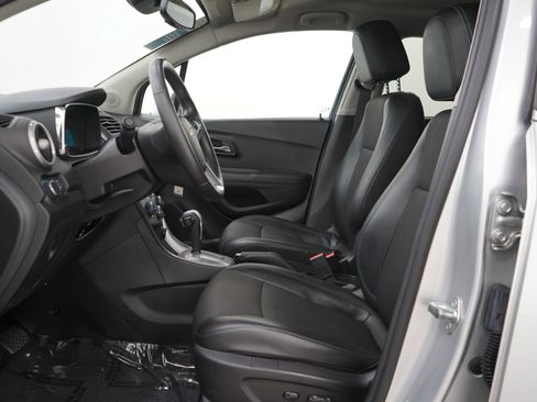 Used 2016 Chevrolet Trax LT w/ LT Convenience Package AWD/4WD image 22