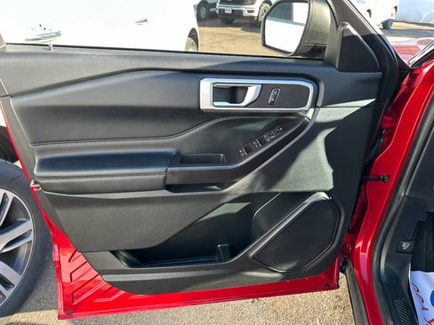 Used 2020 Ford Explorer XLT w/ Equipment Group 202A image 8