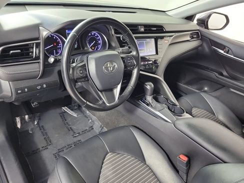 Used 2020 Toyota Camry SE w/ Convenience Package FWD image 18