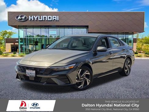 Used 2025 Hyundai Elantra Limited FWD image 1