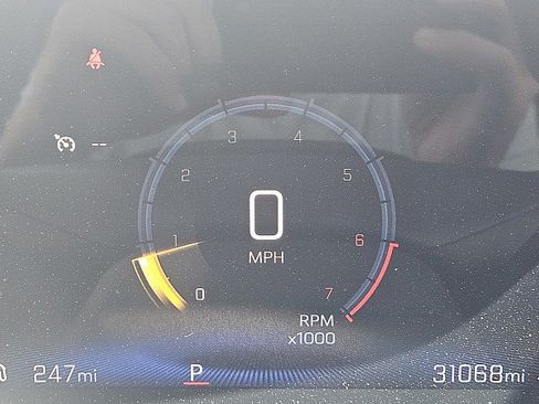 Used 2025 Chevrolet Trax LT FWD image 17