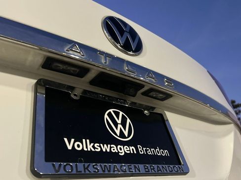 Used 2021 Volkswagen Atlas Cross Sport SE w/ Panoramic Sunroof Package image 42