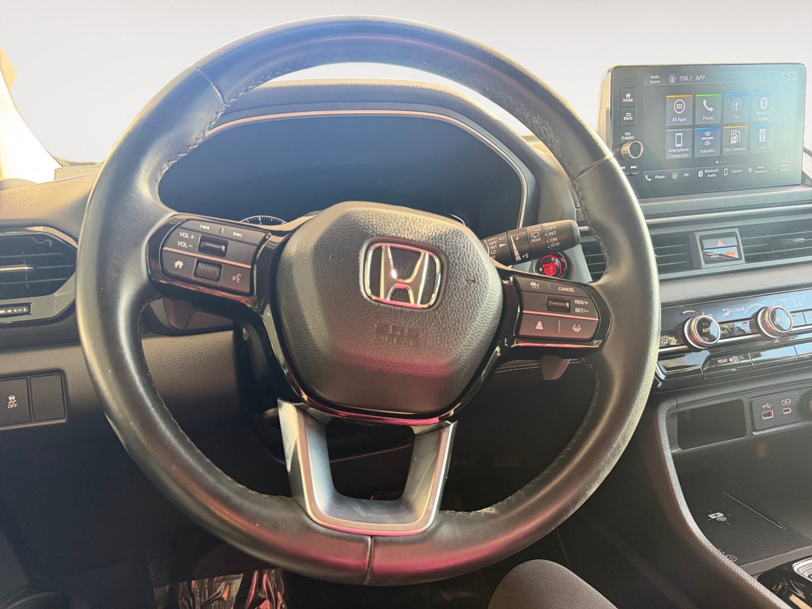Used 2025 Honda Pilot EX-L image 12