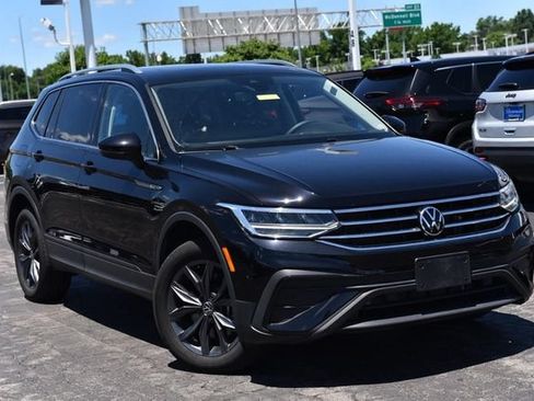 Certified 2023 Volkswagen Tiguan SE w/ Panoramic Sunroof Package AWD/4WD image 2