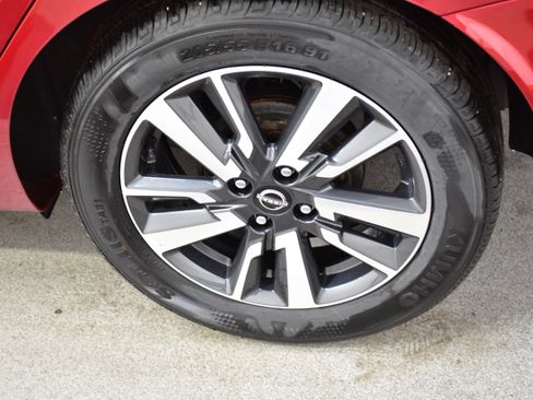 Used 2025 Nissan Versa SV FWD image 32