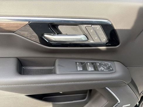 New 2026 Chevrolet Suburban Premier w/ Sun And Tow Package AWD/4WD image 16